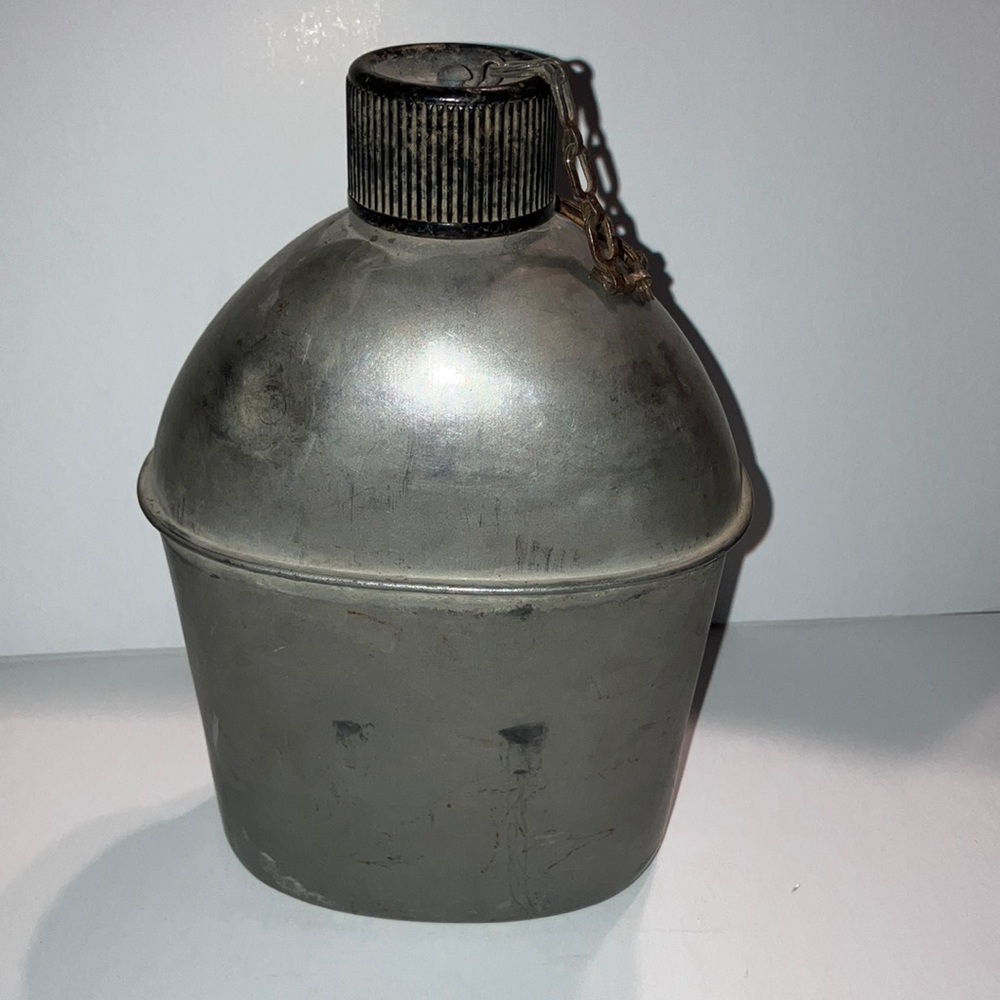 1944 US Vollrath Silver Metal‎ Canteen